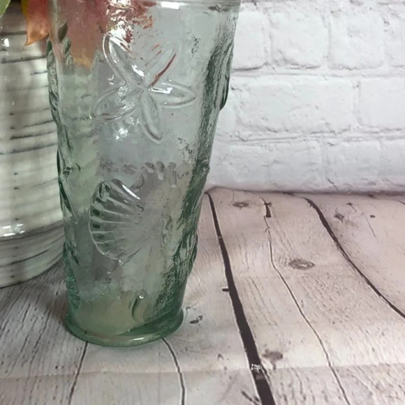 vintage glass vase with beach themed imprints - Picture 4 of 6